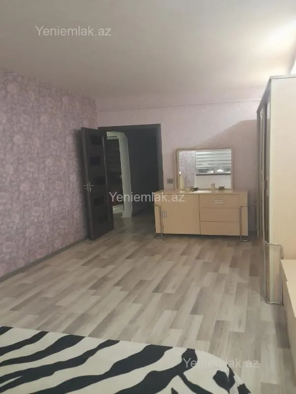 Satılır 4 otaqlı köhnə tikili 100 m²