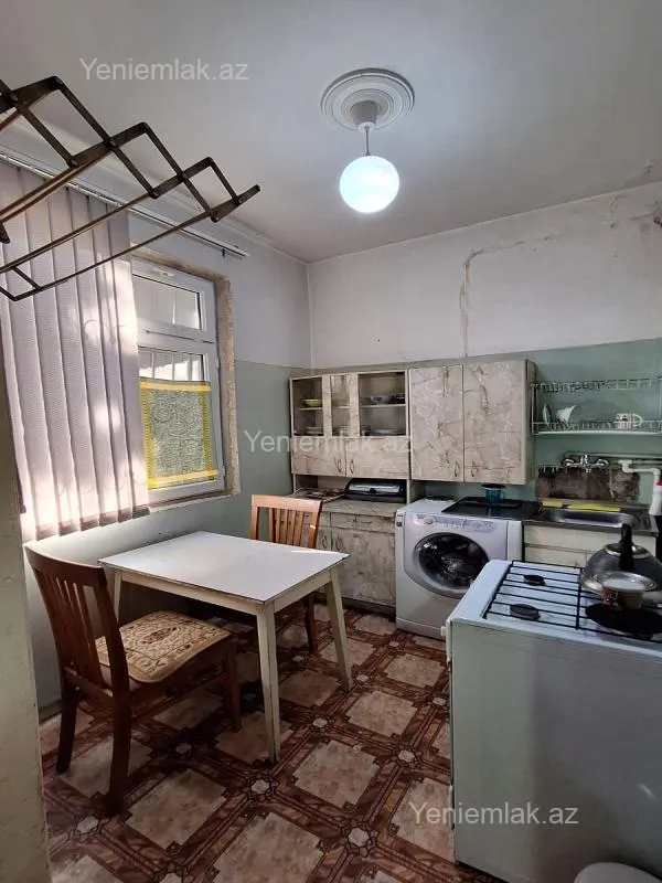 Satılır 1 otaqlı köhnə tikili 40 m²