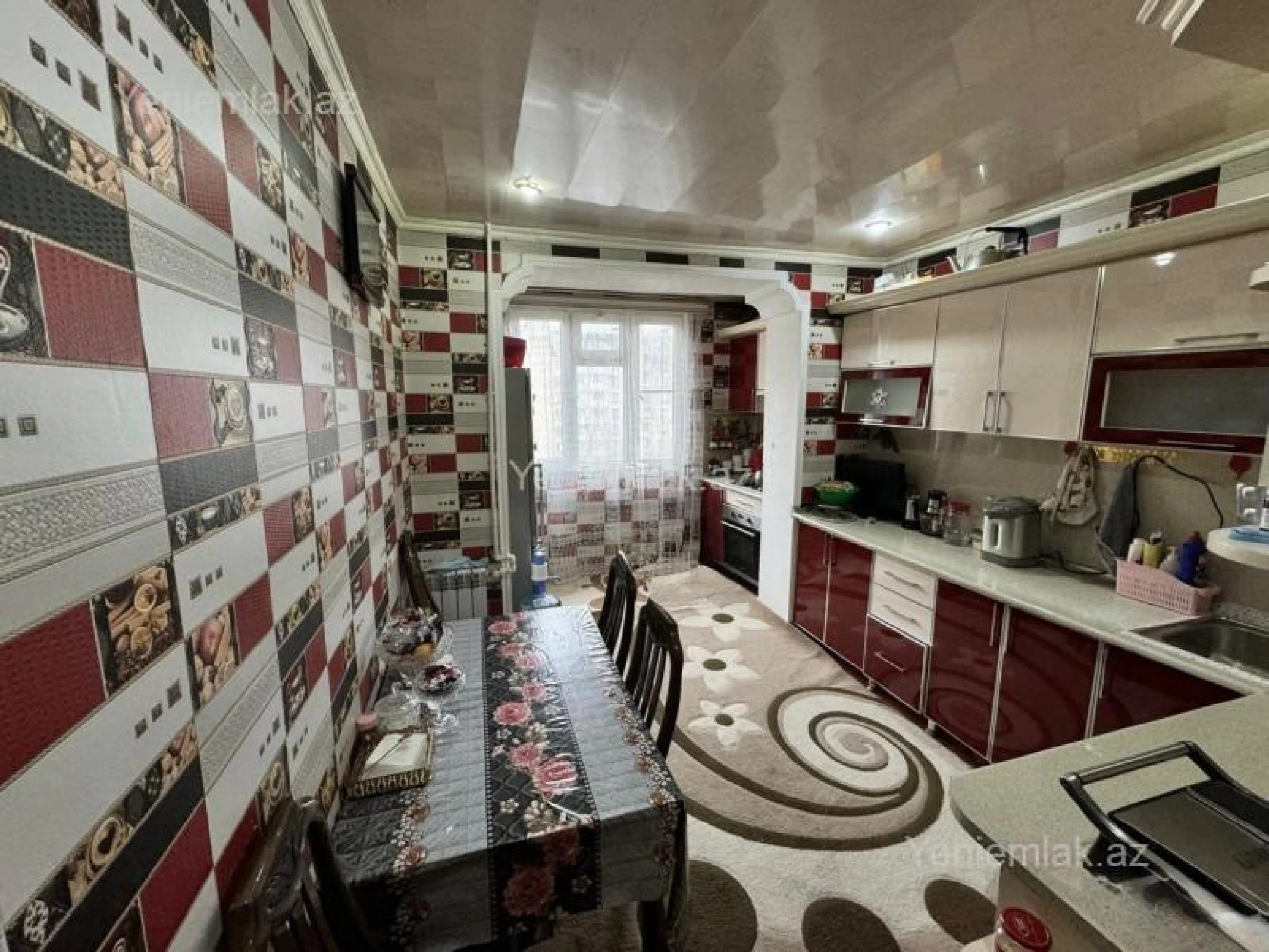 Satılır 3 otaqlı köhnə tikili 80 m²