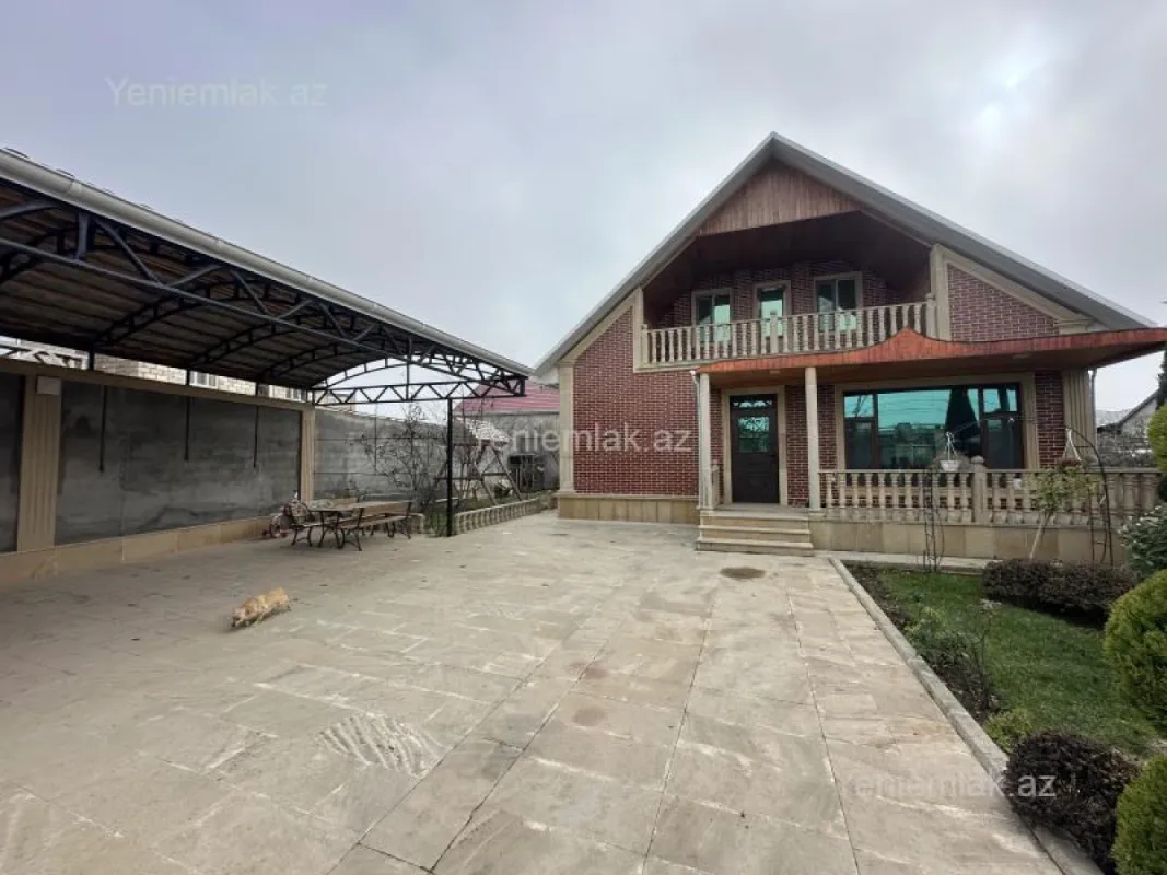 Satılır 8 otaqlı həyət evi 580 m²