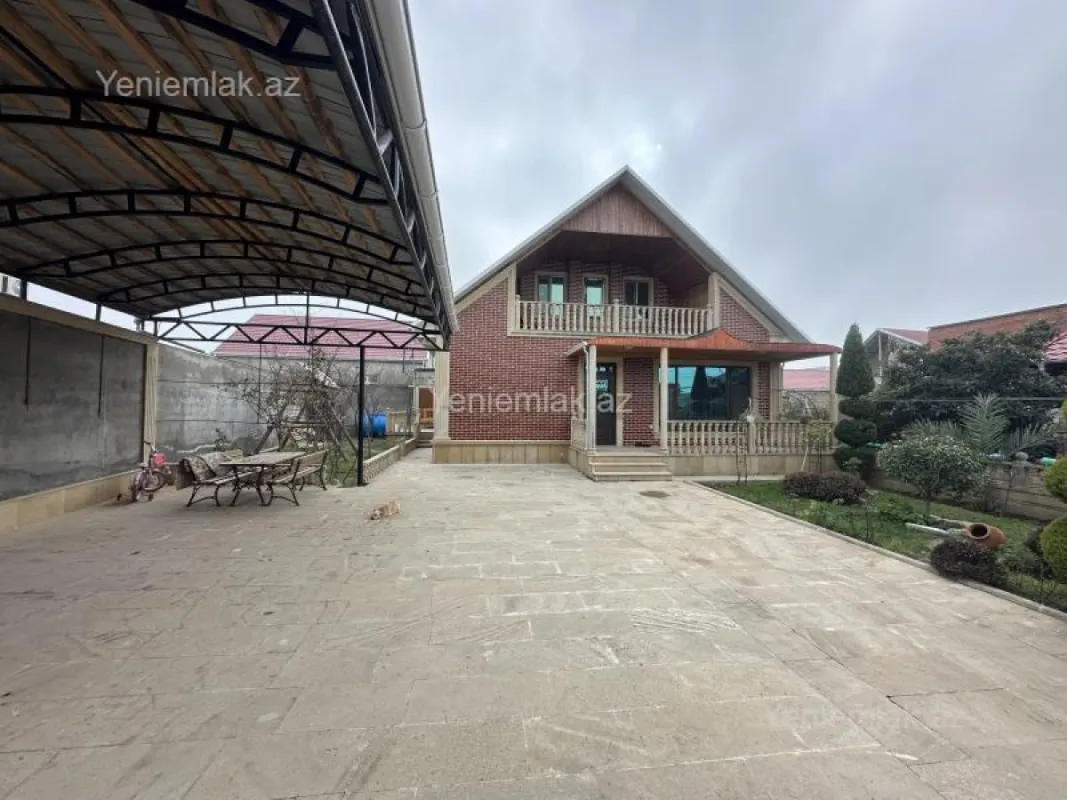 Satılır 8 otaqlı həyət evi 580 m²