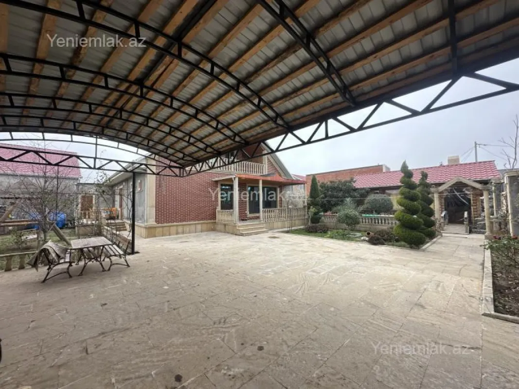 Satılır 8 otaqlı həyət evi 580 m²