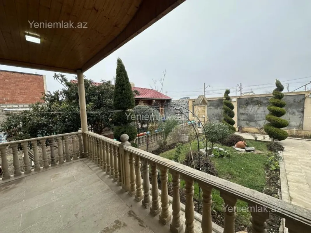 Satılır 8 otaqlı həyət evi 580 m²