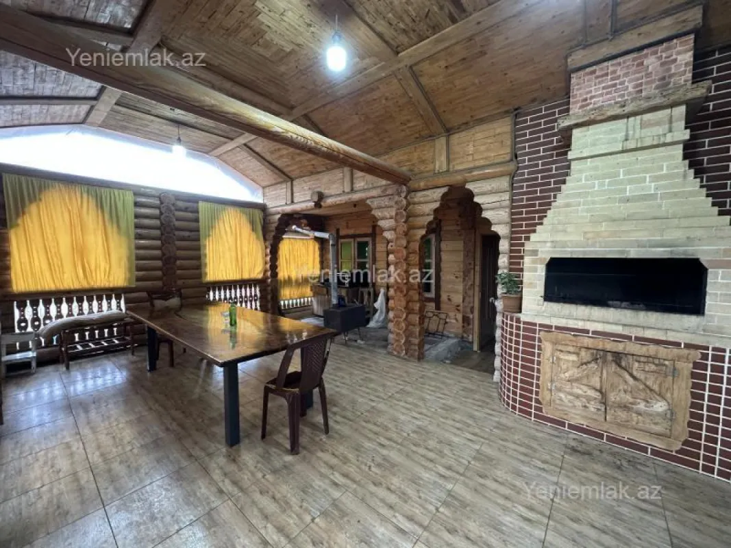 Satılır 8 otaqlı həyət evi 580 m²