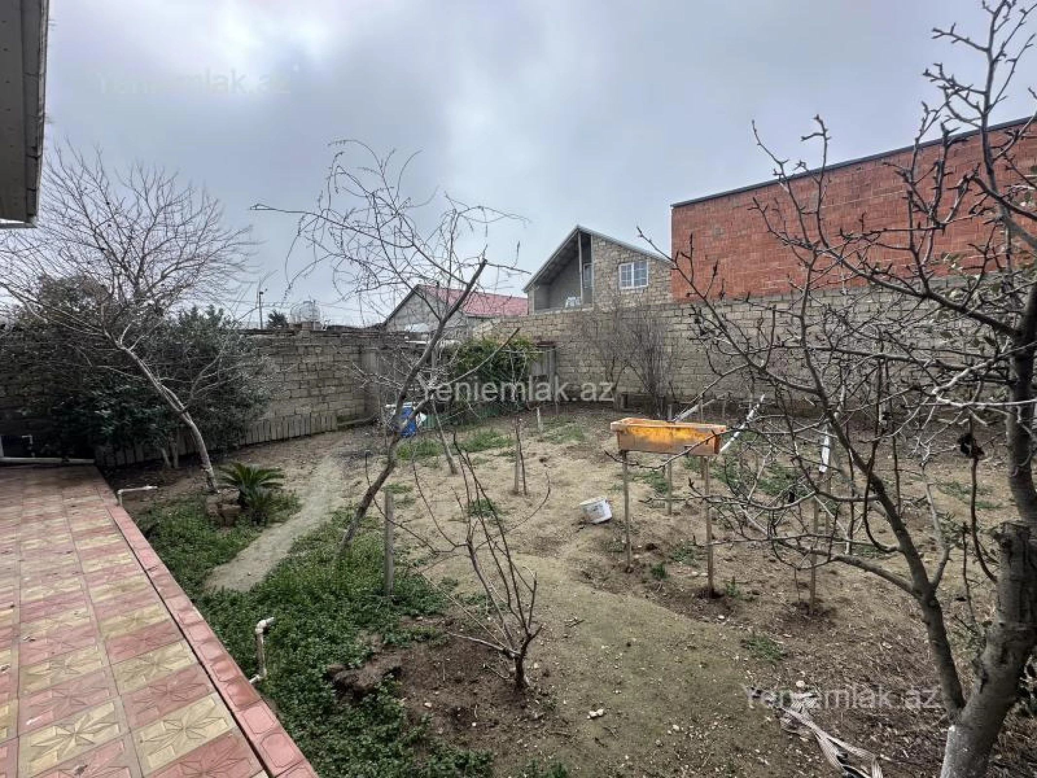 Satılır 8 otaqlı həyət evi 580 m²