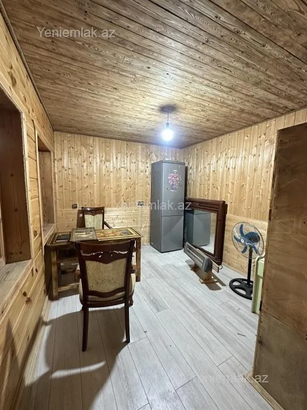 Satılır 8 otaqlı həyət evi 580 m²