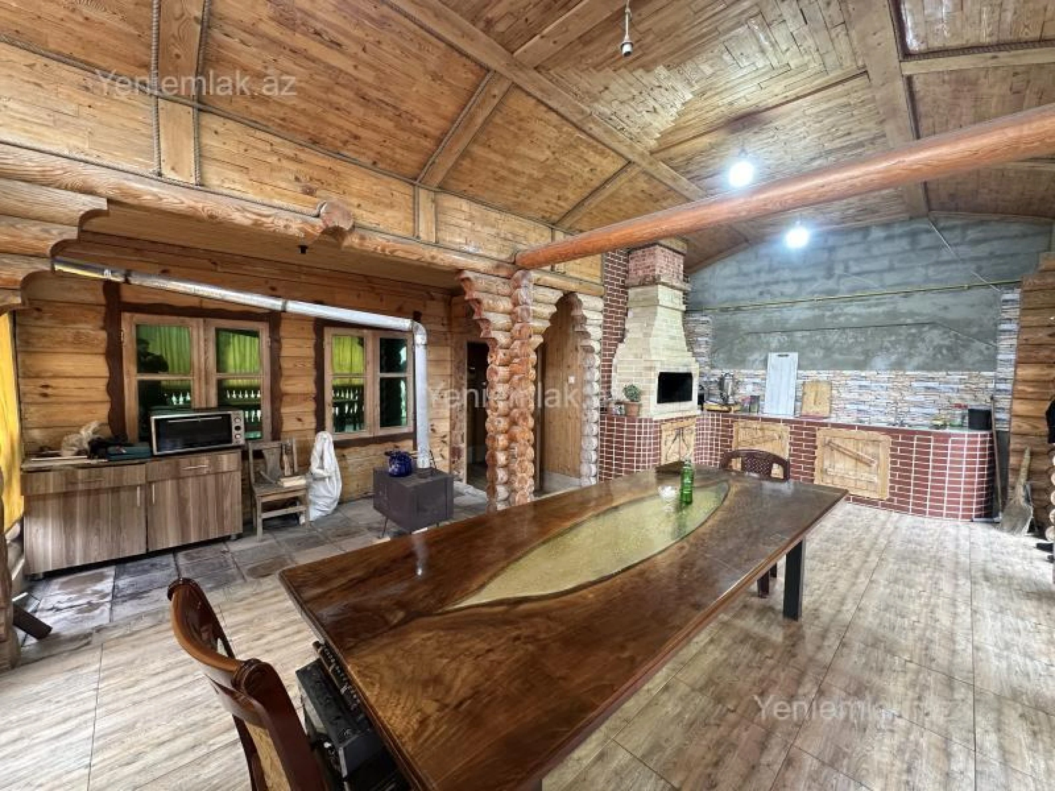 Satılır 8 otaqlı həyət evi 580 m²