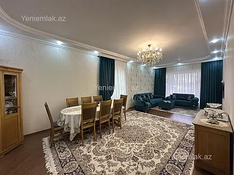 Satılır 8 otaqlı həyət evi 580 m²