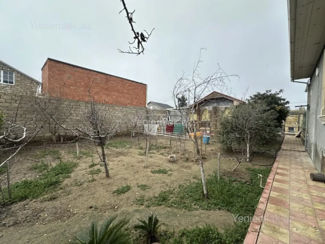 Satılır 8 otaqlı həyət evi 580 m²