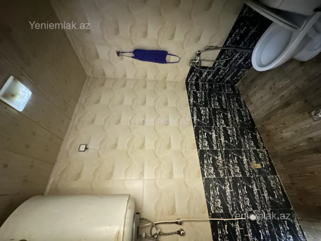 Satılır 8 otaqlı həyət evi 580 m²