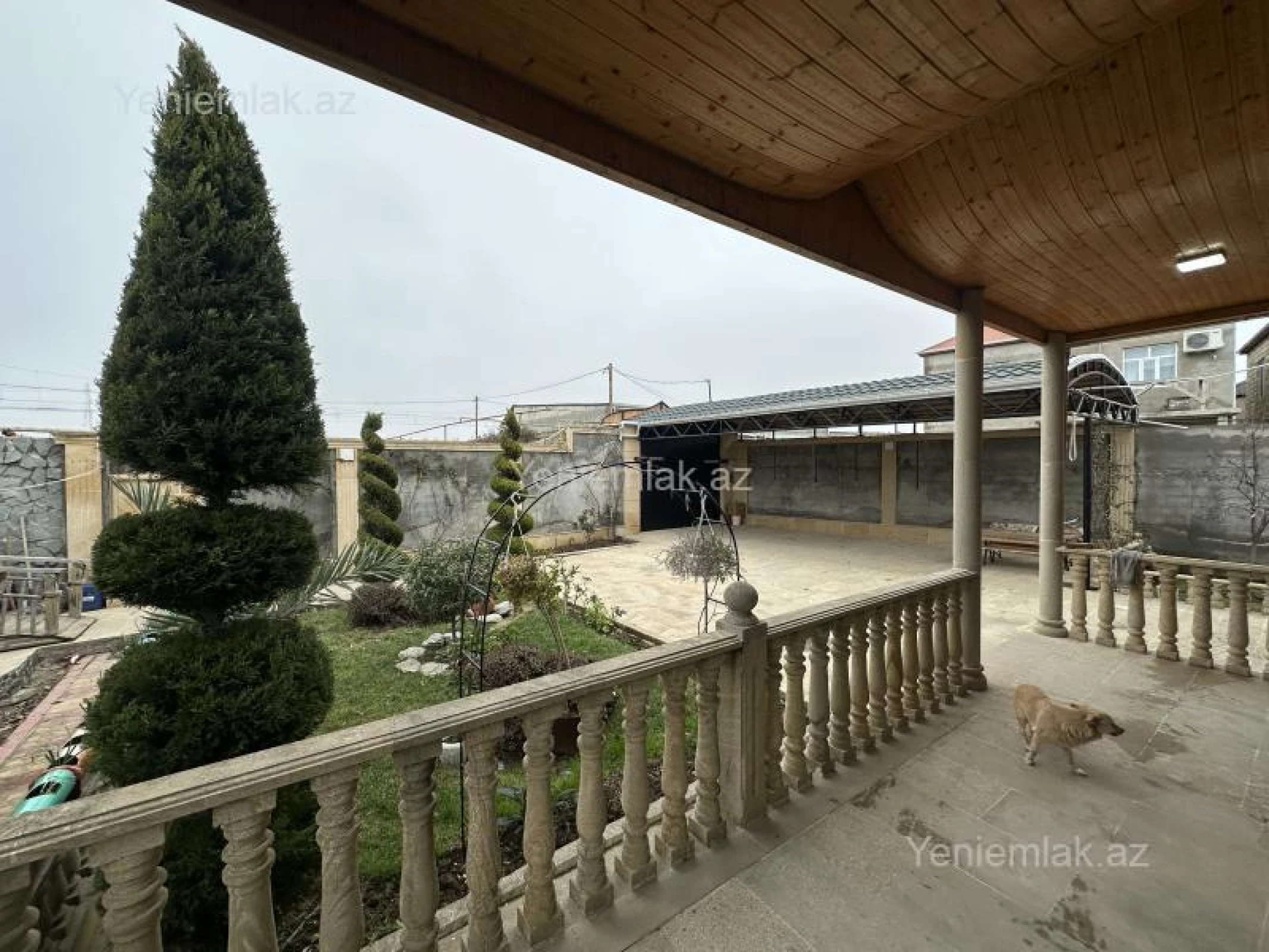 Satılır 8 otaqlı həyət evi 580 m²