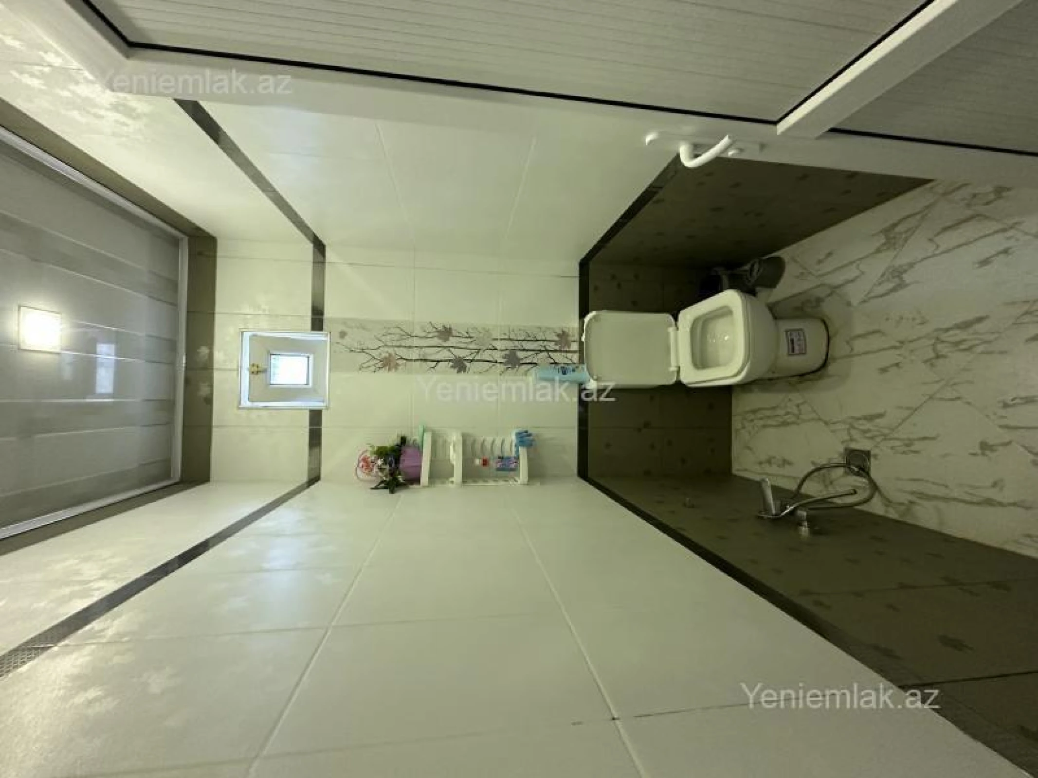 Satılır 8 otaqlı həyət evi 580 m²