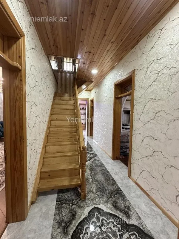 Satılır 8 otaqlı həyət evi 580 m²