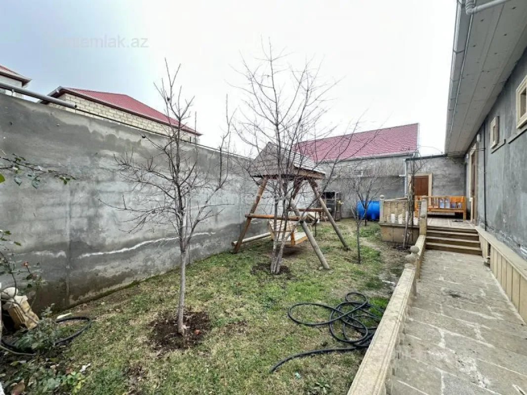 Satılır 8 otaqlı həyət evi 580 m²