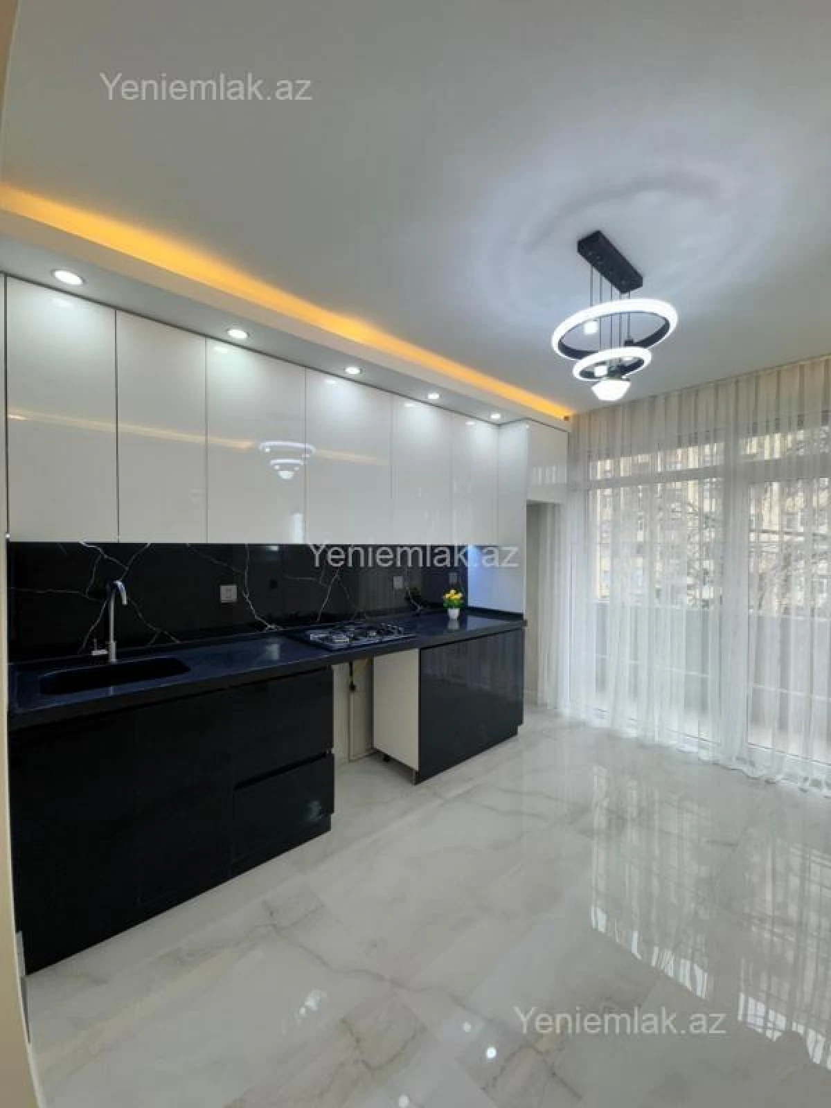 Satılır 2 otaqlı köhnə tikili 60 m²