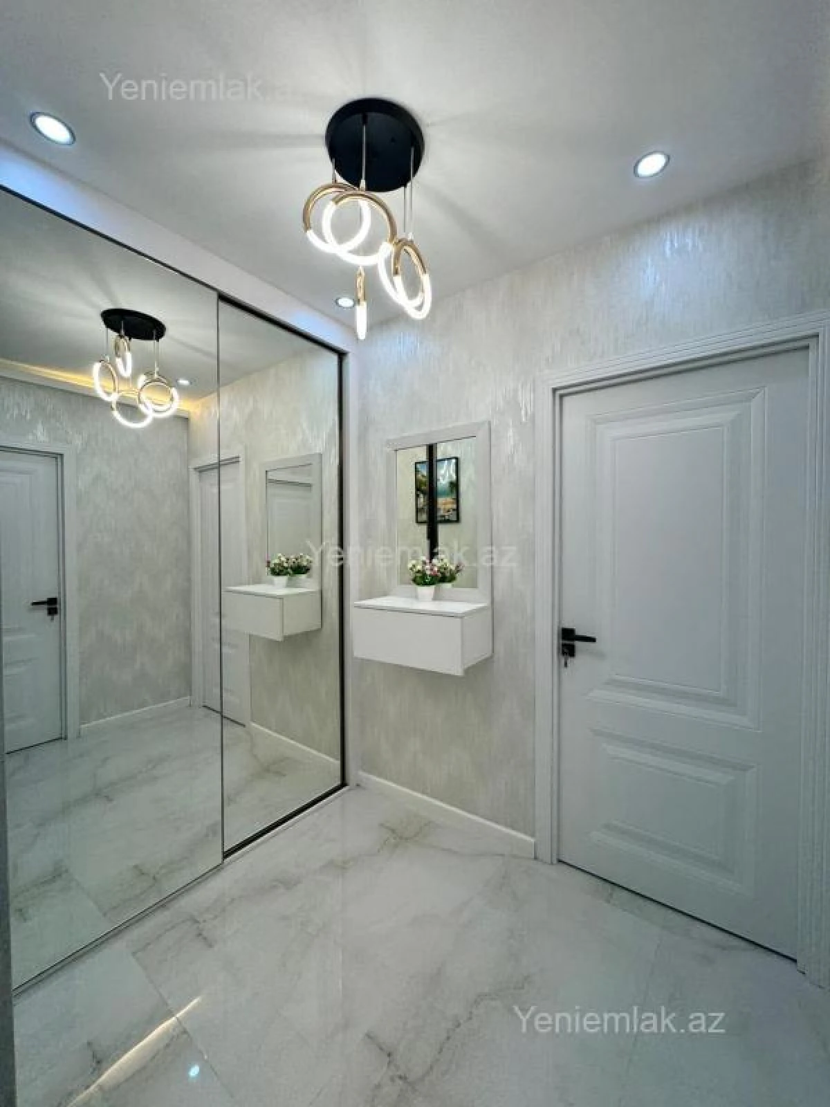 Satılır 2 otaqlı köhnə tikili 60 m²