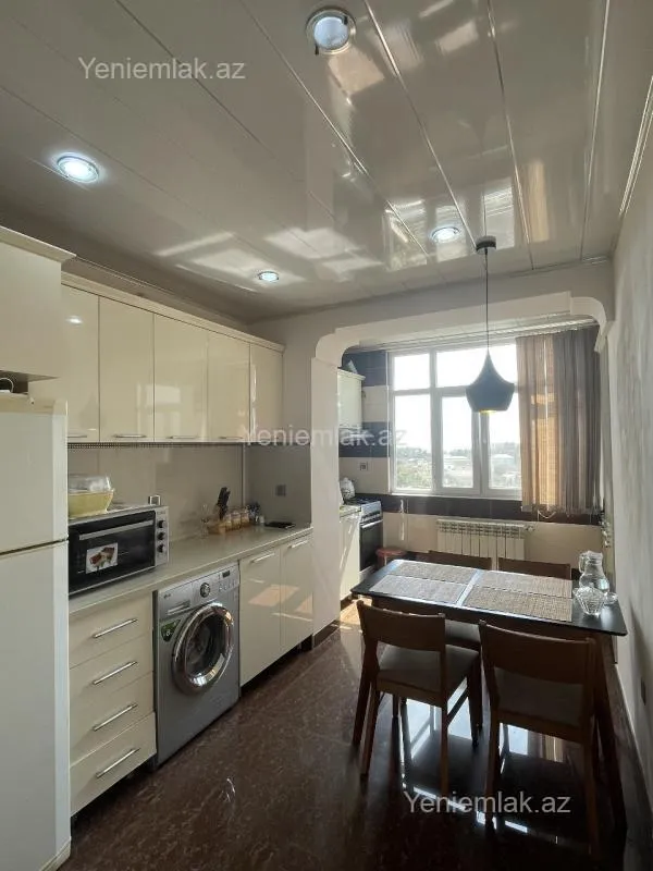 Satılır 2 otaqlı köhnə tikili 75 m²