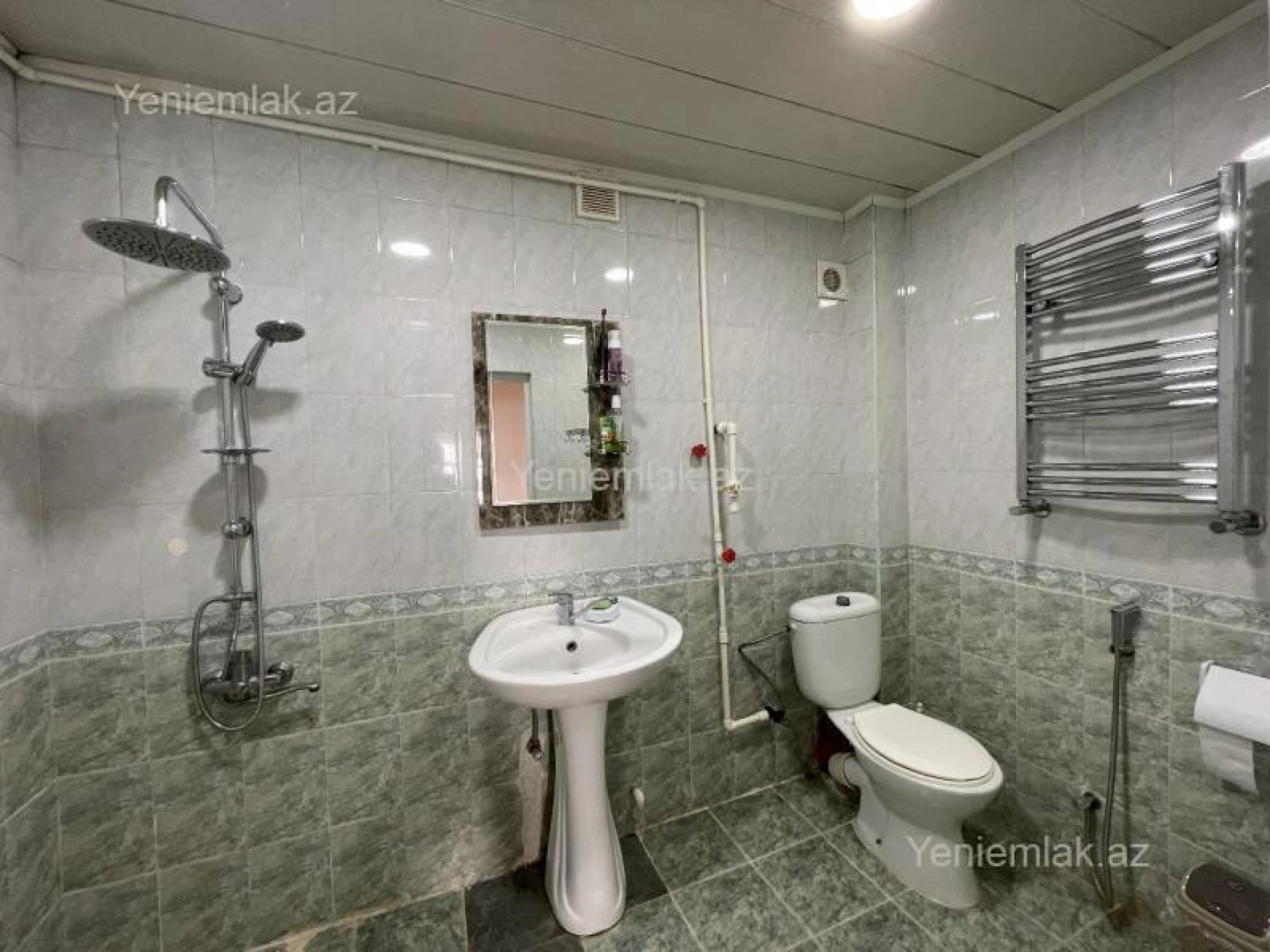 Satılır 2 otaqlı köhnə tikili 75 m²