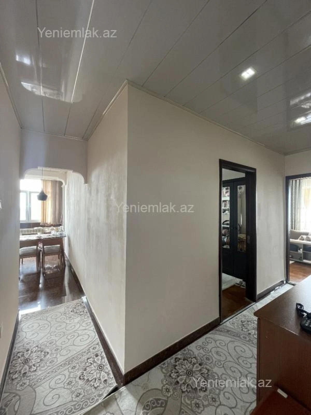 Satılır 2 otaqlı köhnə tikili 75 m²