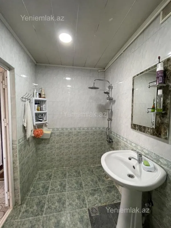 Satılır 2 otaqlı köhnə tikili 75 m²