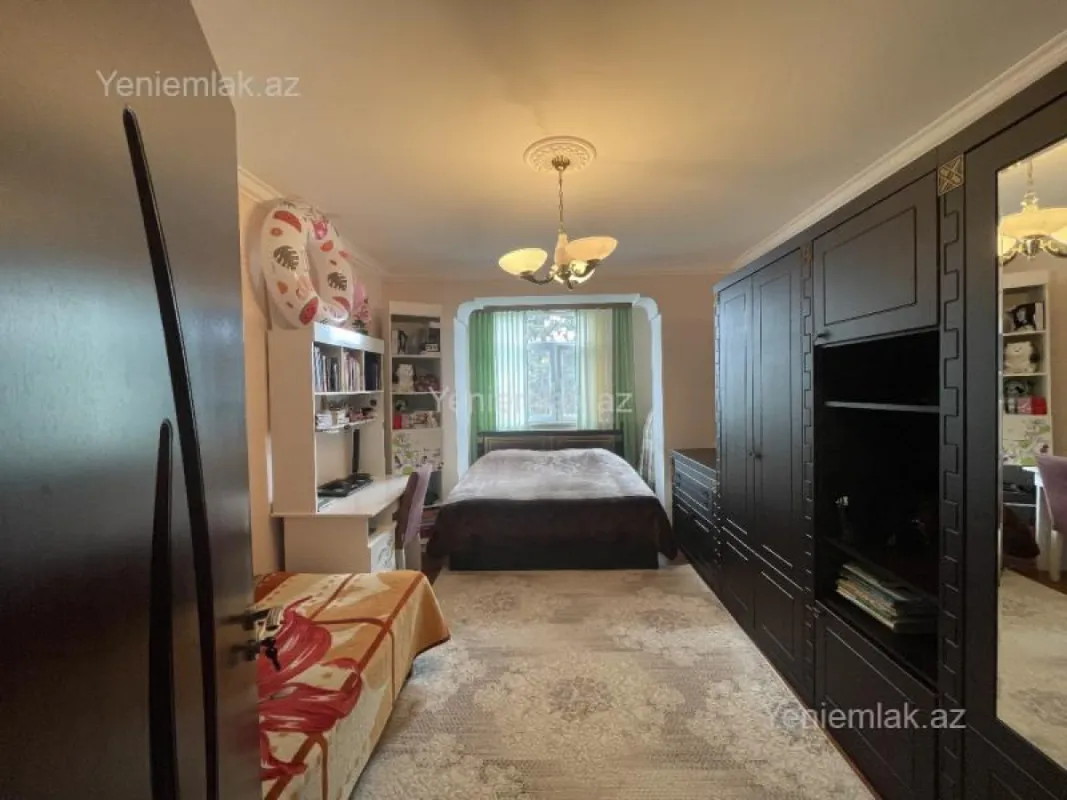 Satılır 2 otaqlı köhnə tikili 75 m²