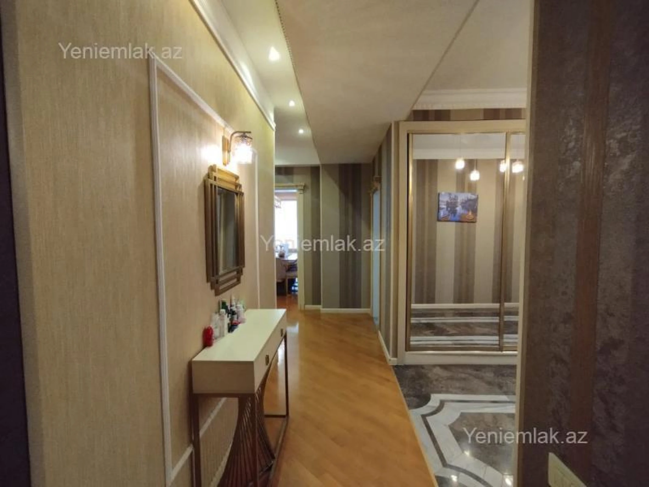 Satılır 4 otaqlı yeni tikili 175 m²