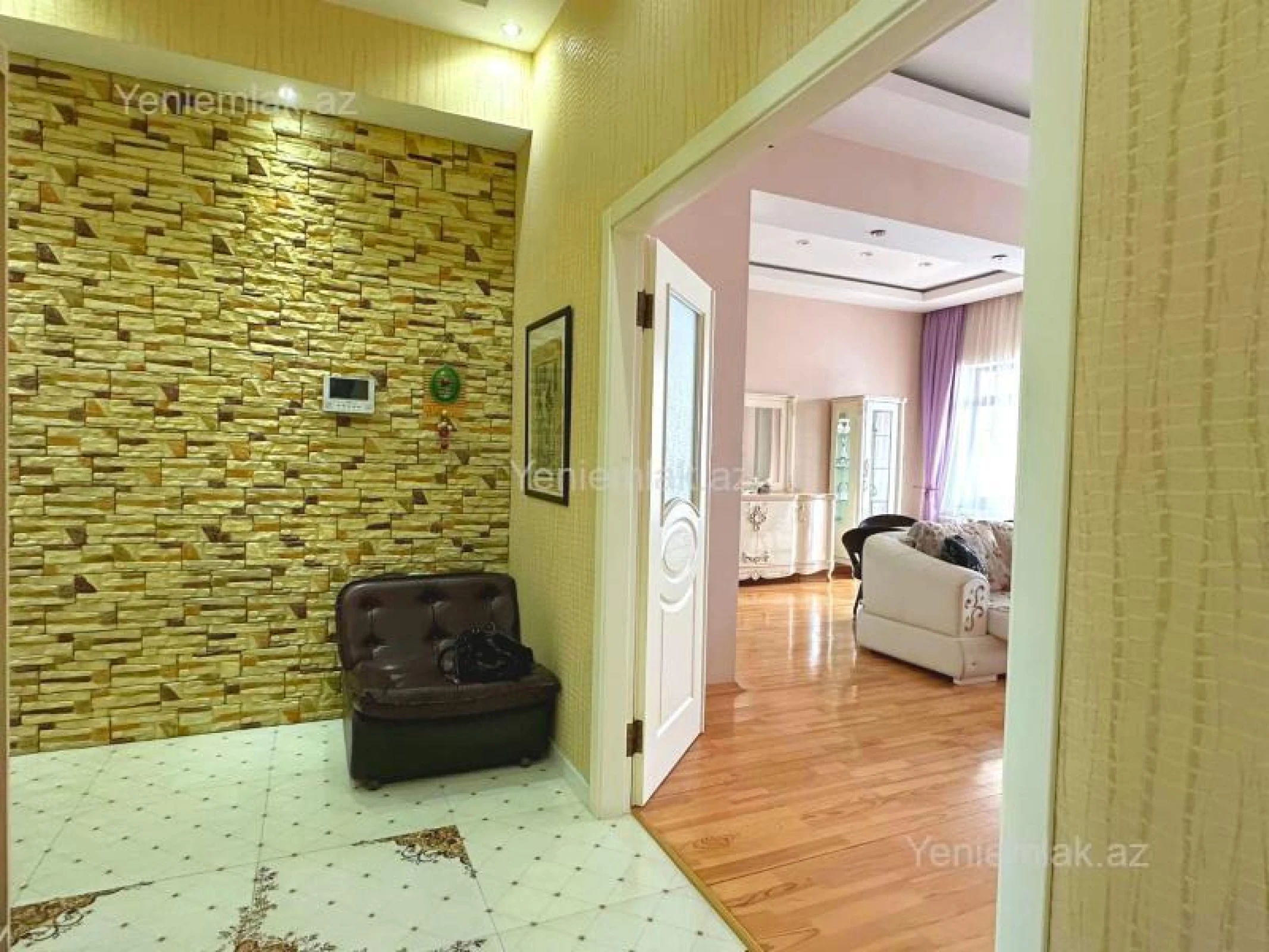 Satılır 3 otaqlı yeni tikili 150.5 m²