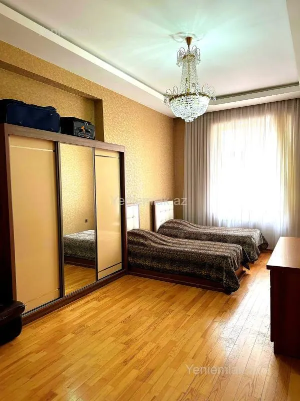 Satılır 3 otaqlı yeni tikili 150.5 m²