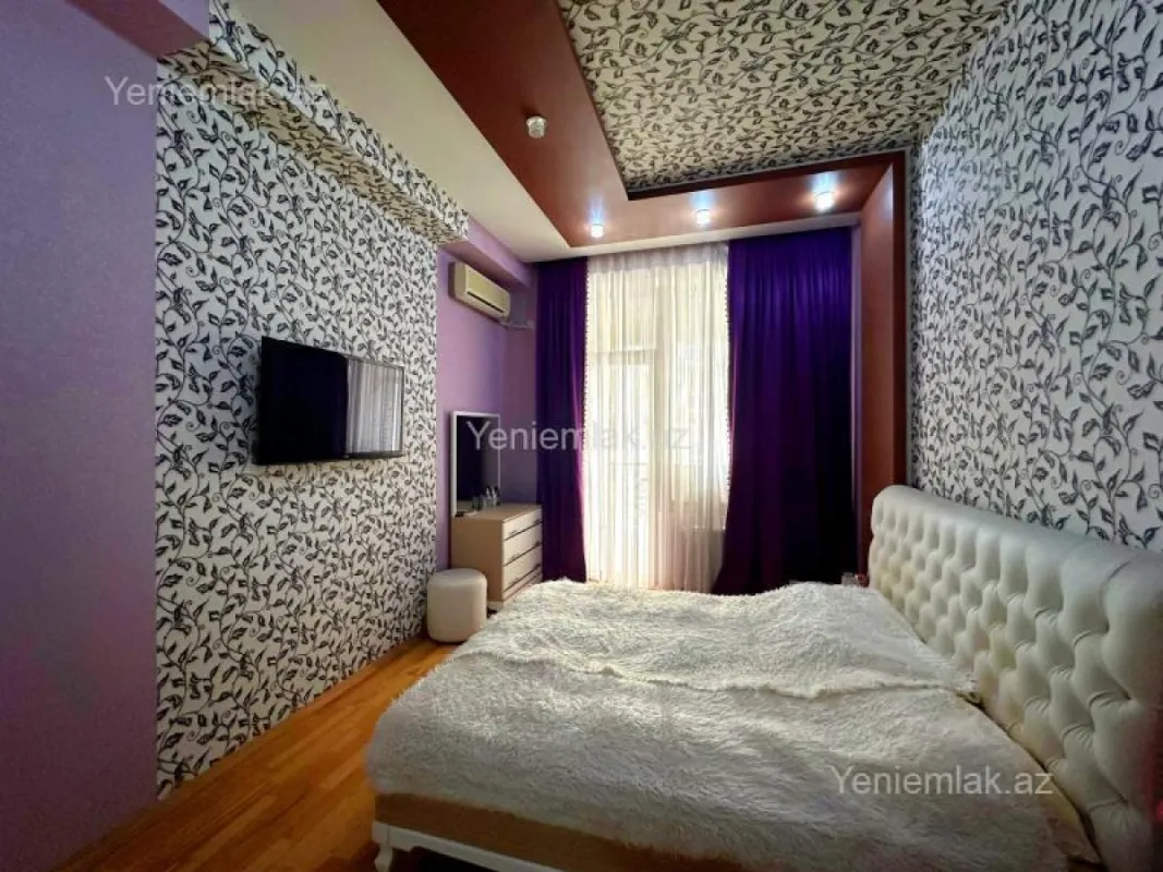 Satılır 3 otaqlı yeni tikili 150.5 m²