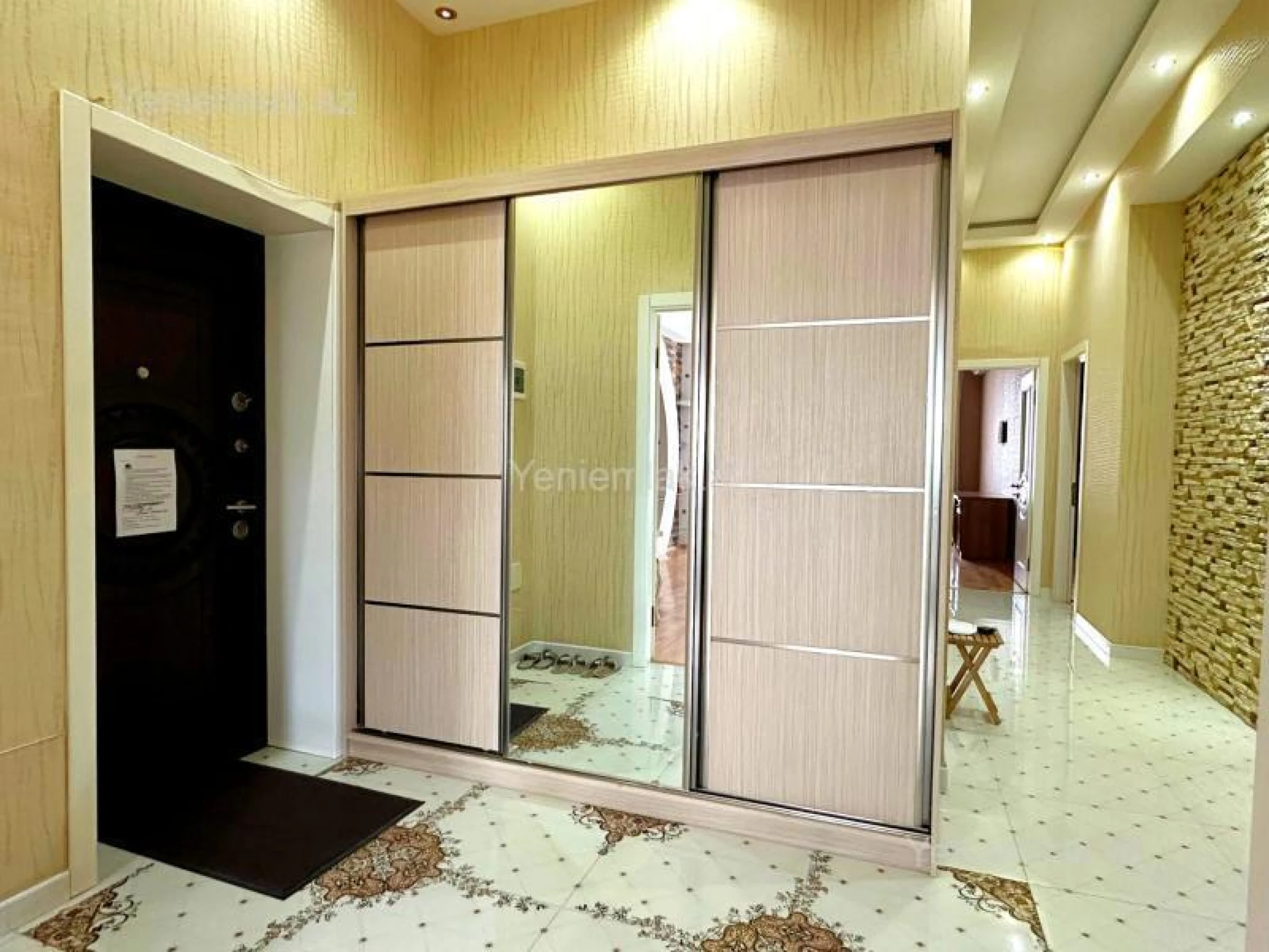 Satılır 3 otaqlı yeni tikili 150.5 m²
