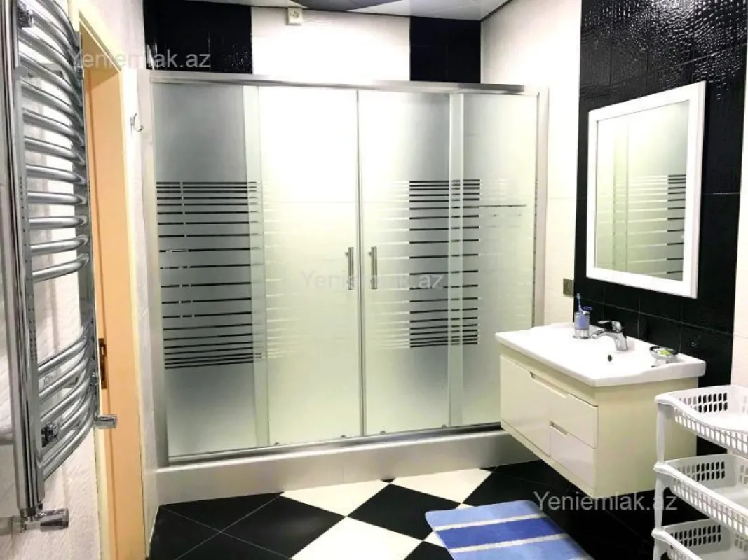 Satılır 3 otaqlı yeni tikili 150.5 m²