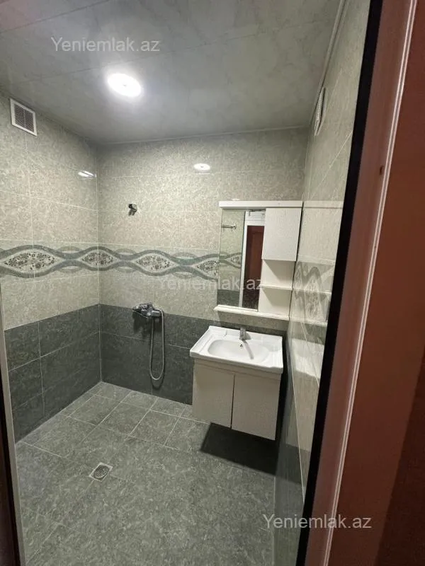 Satılır 2 otaqlı köhnə tikili 70 m²