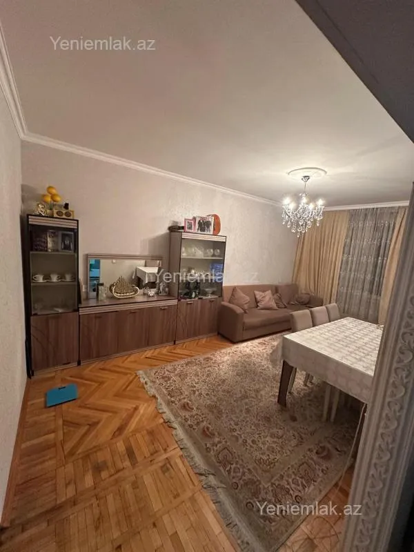 Satılır 2 otaqlı köhnə tikili 70 m²