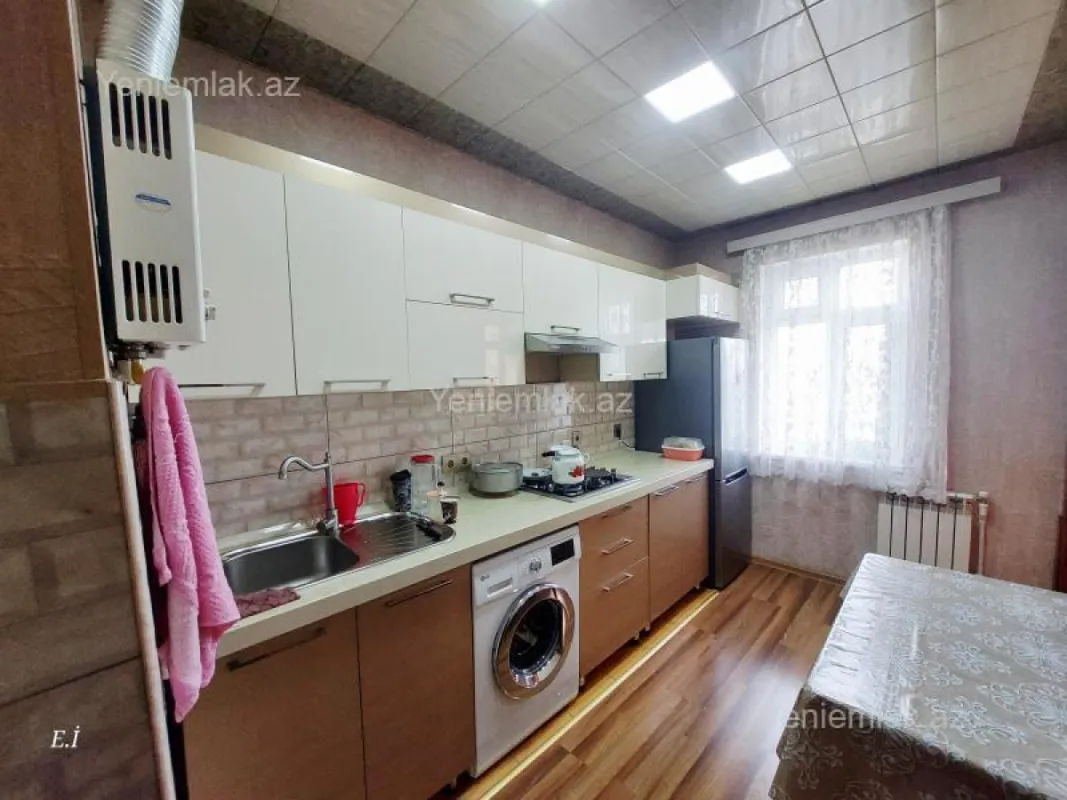Satılır 3 otaqlı köhnə tikili 70 m²