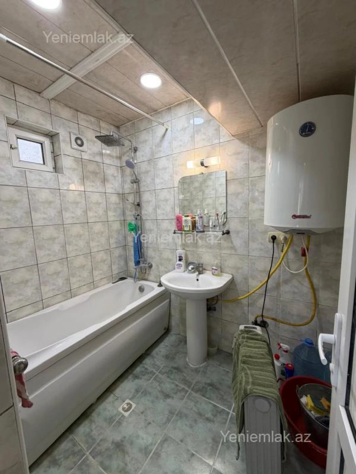 Satılır 2 otaqlı köhnə tikili 60 m²