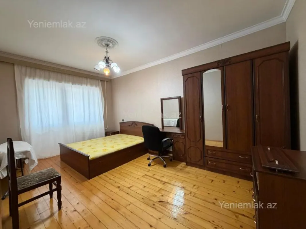 Satılır 4 otaqlı köhnə tikili 105 m²