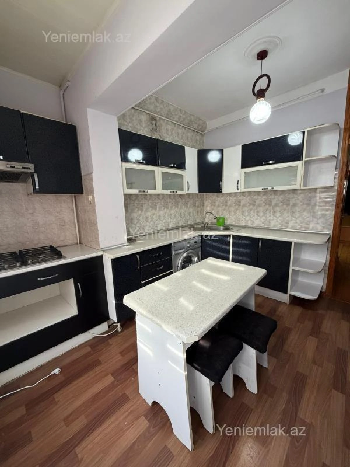 Satılır 4 otaqlı köhnə tikili 105 m²