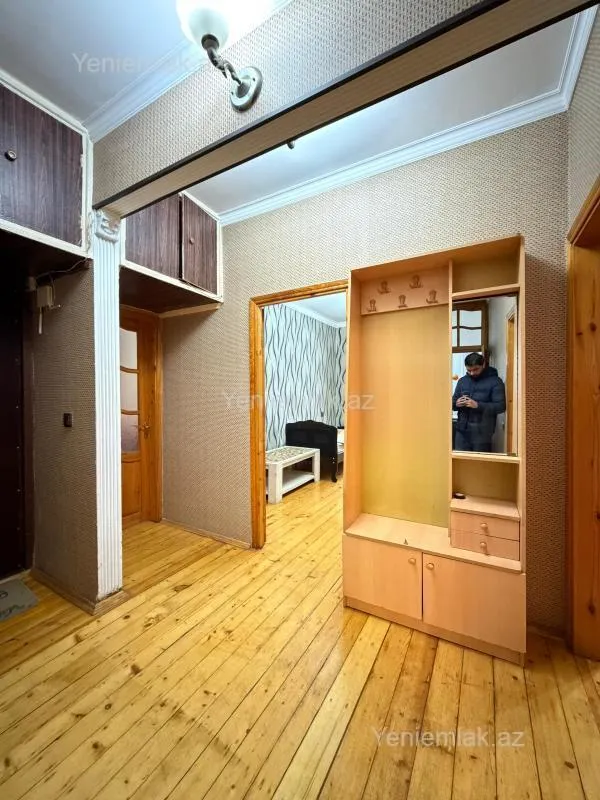 Satılır 4 otaqlı köhnə tikili 105 m²