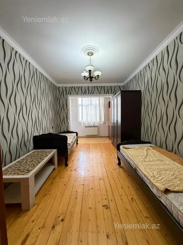 Satılır 4 otaqlı köhnə tikili 105 m²