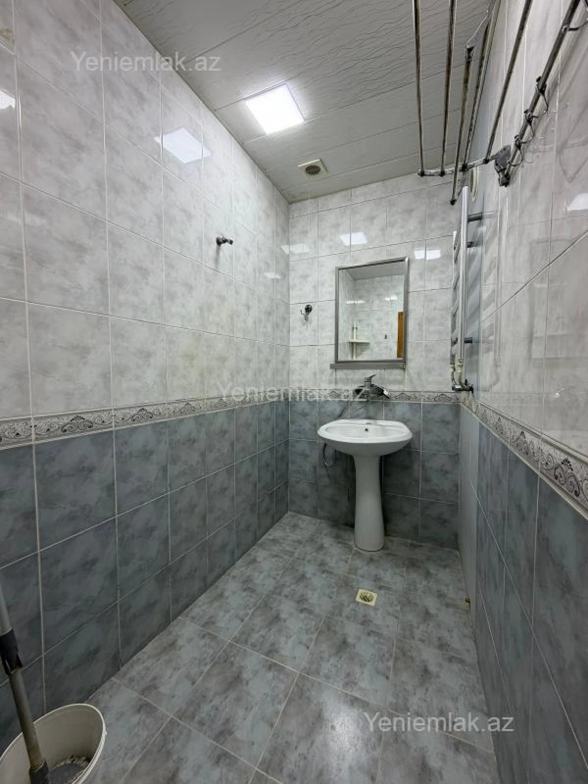 Satılır 4 otaqlı köhnə tikili 105 m²