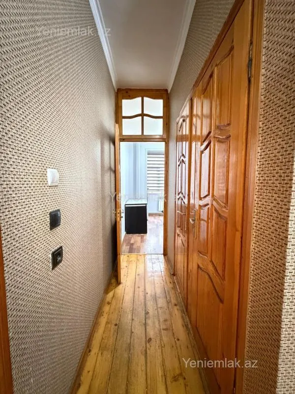 Satılır 4 otaqlı köhnə tikili 105 m²