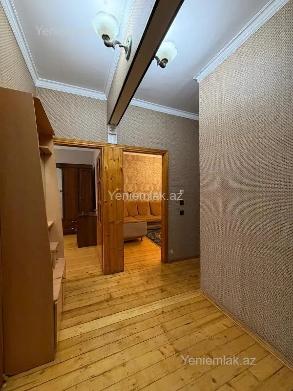 Satılır 4 otaqlı köhnə tikili 105 m²