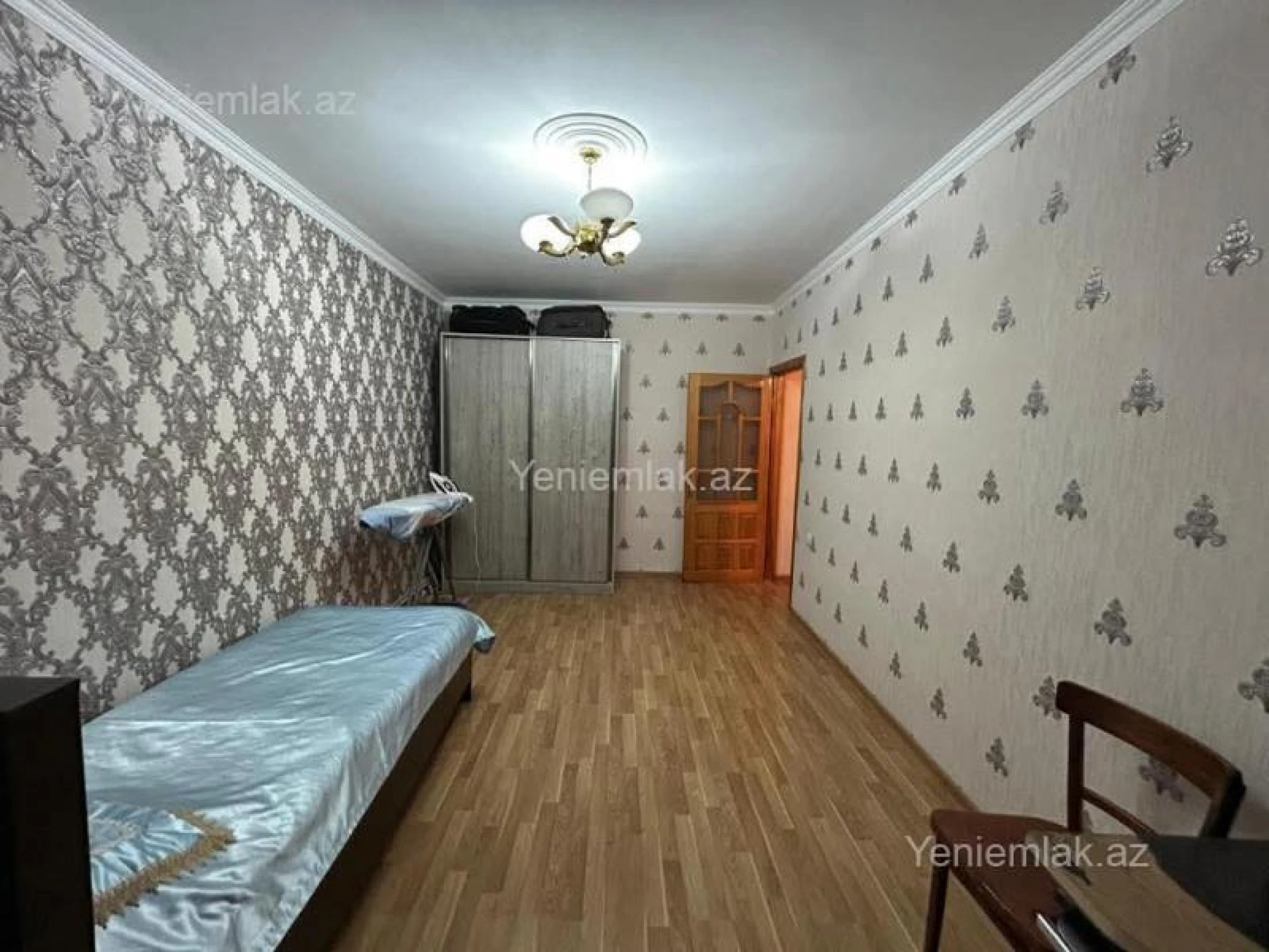 Satılır 4 otaqlı köhnə tikili 100 m²