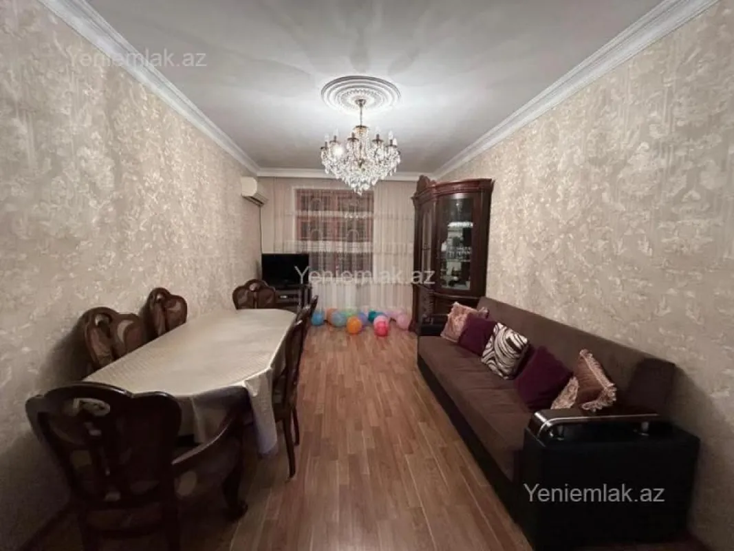 Satılır 4 otaqlı köhnə tikili 100 m²