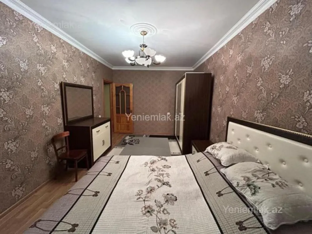 Satılır 4 otaqlı köhnə tikili 100 m²