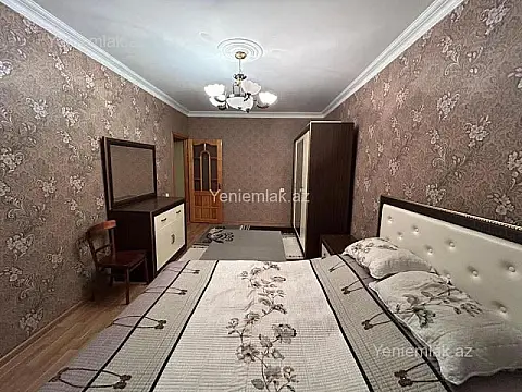 Satılır 4 otaqlı köhnə tikili 100 m²