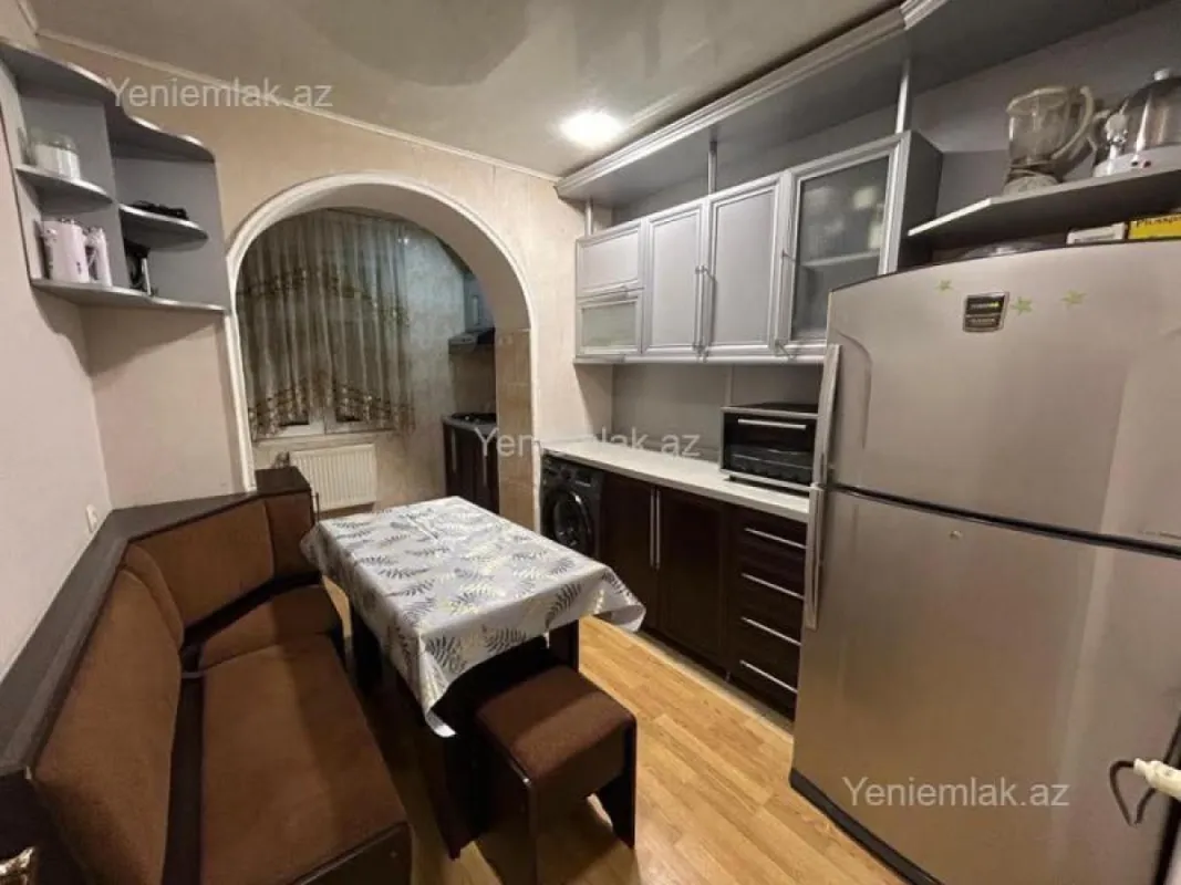 Satılır 4 otaqlı köhnə tikili 100 m²