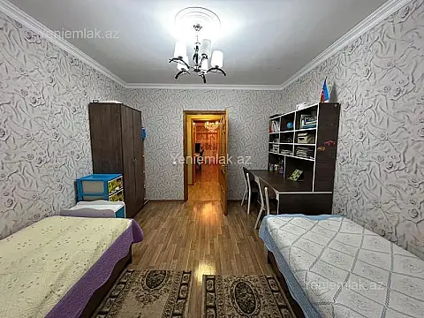 Satılır 4 otaqlı köhnə tikili 100 m²