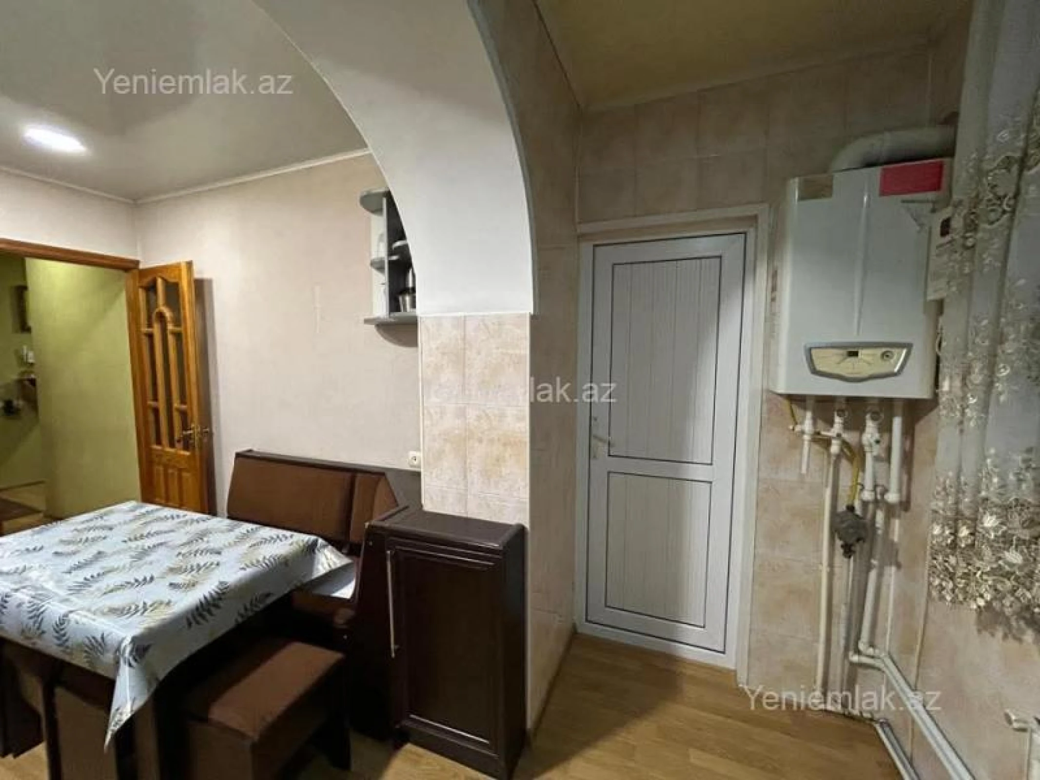 Satılır 4 otaqlı köhnə tikili 100 m²