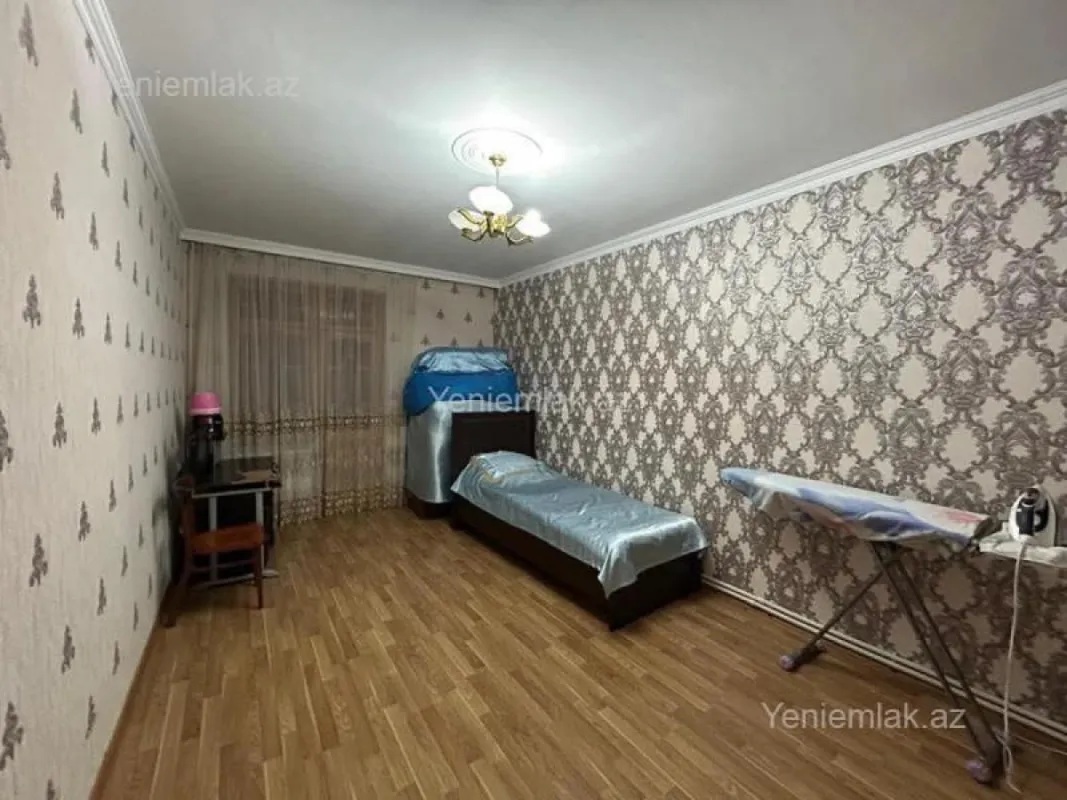Satılır 4 otaqlı köhnə tikili 100 m²